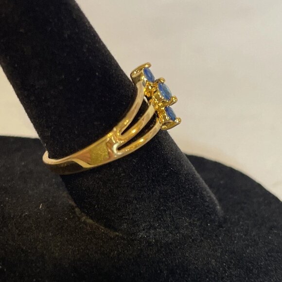 Dainty Triple Blue Stone Gold Tone Statement Ring Size 5.5 Elegant and Fashionab - Picture 5 of 10
